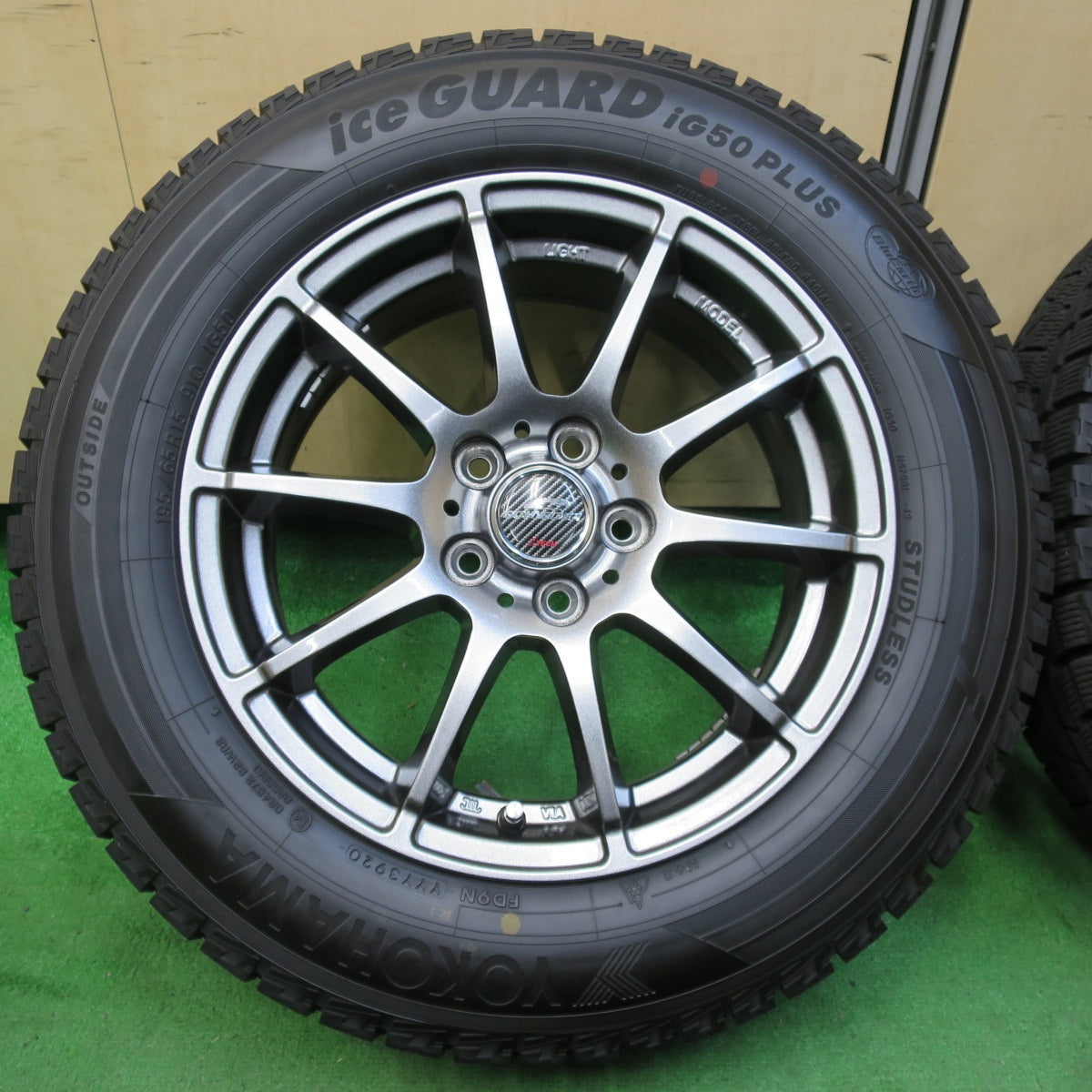 *送料無料* バリ溝！20年！キレイ！ほぼ10分★プリウス等 195/65R15 スタッドレス ヨコハマ アイスガード iG50 プラス SCHNEIDER シュナイダー PCD100/5H★4071801イス