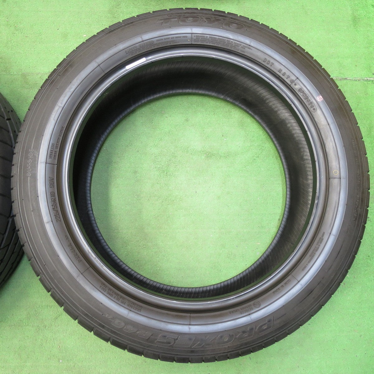 [送料無料] バリ溝！24年！9.5分以上★225/55R19 トーヨー プロクセス R46A タイヤ 19インチ ハリアー アルファード ヴェルファイア等★4111304イノタ