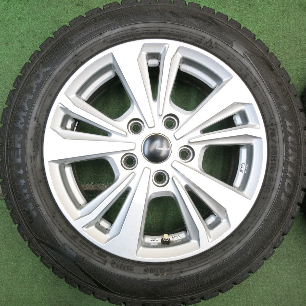 バリ溝！22年！キレイ！ほぼ10分★BMW MINI 等 smartline 175/65R15 スタッドレス ダンロップ ウインターマックス WM02 スマートライン 15インチ PCD112/5H★5080908HAス