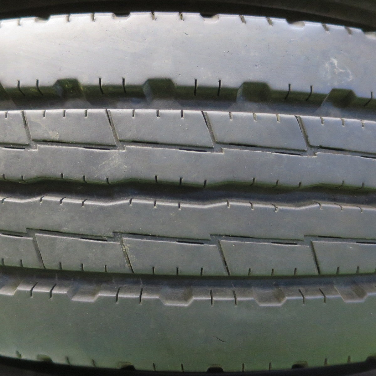 [送料無料] バリ溝！22年！キレイ！9分★トラック バン 等 195/75R15 109/107L 12PR ヨコハマ LT151R スチール ホイール 15インチ PCD139.7/6H★5011807イノ