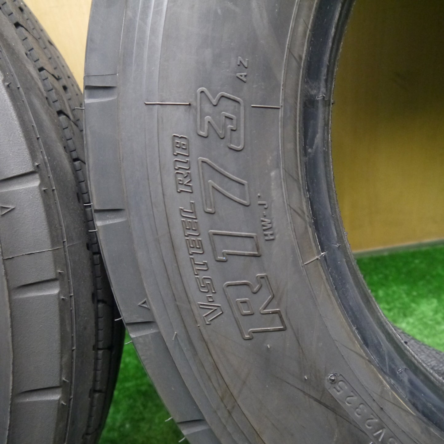 バリ溝！25年！9分！2本★トラック タイヤ 215/70R17.5 123/121J ブリヂストン R173 17.5インチ★5121214Hノタ