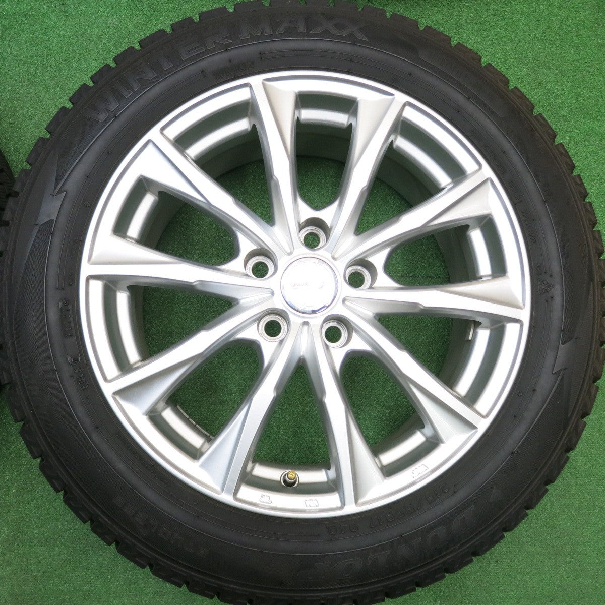 バリ溝！21年！キレイ！9.5分★スタッドレス 215/55R17 ダンロップ ウインターマックス WM02 JOKER ジョーカー 17インチ PCD114.3/5H★5110615HAス