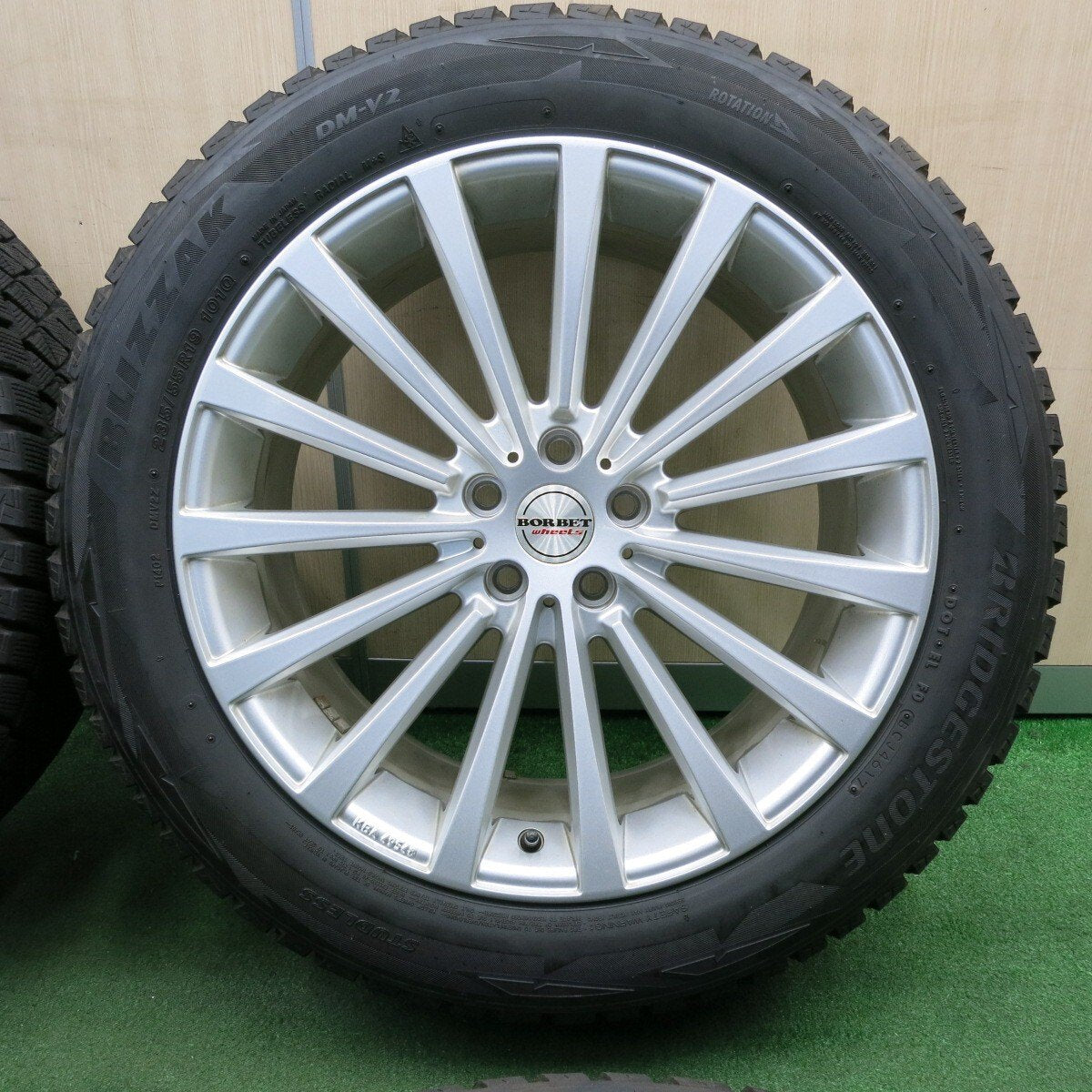 バリ溝！8.5分★ボルボ 等 BORBET 235/55R19 スタッドレス ブリヂストン ブリザック DM-V2 ボルベット PCD108/5H★4032403NJス