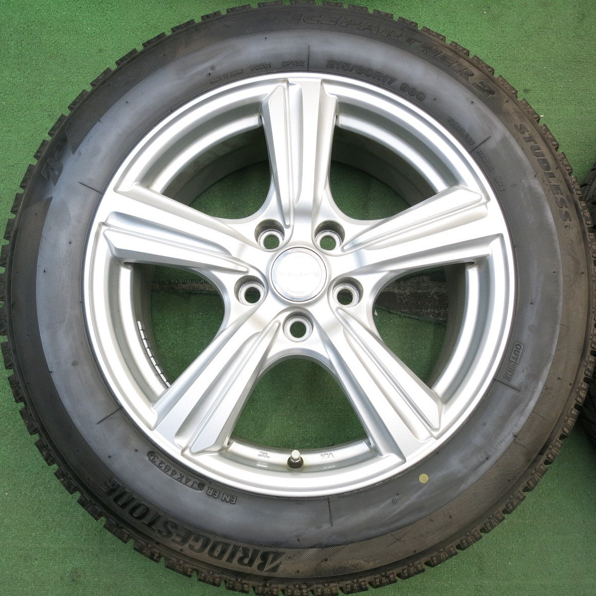 バリ溝！23年！9.5分★スタッドレス 215/60R17 ブリヂストン アイスパートナー2 VIOLENTO KS ヴィオレント 17インチ PCD114.3/5H★5070501HAス