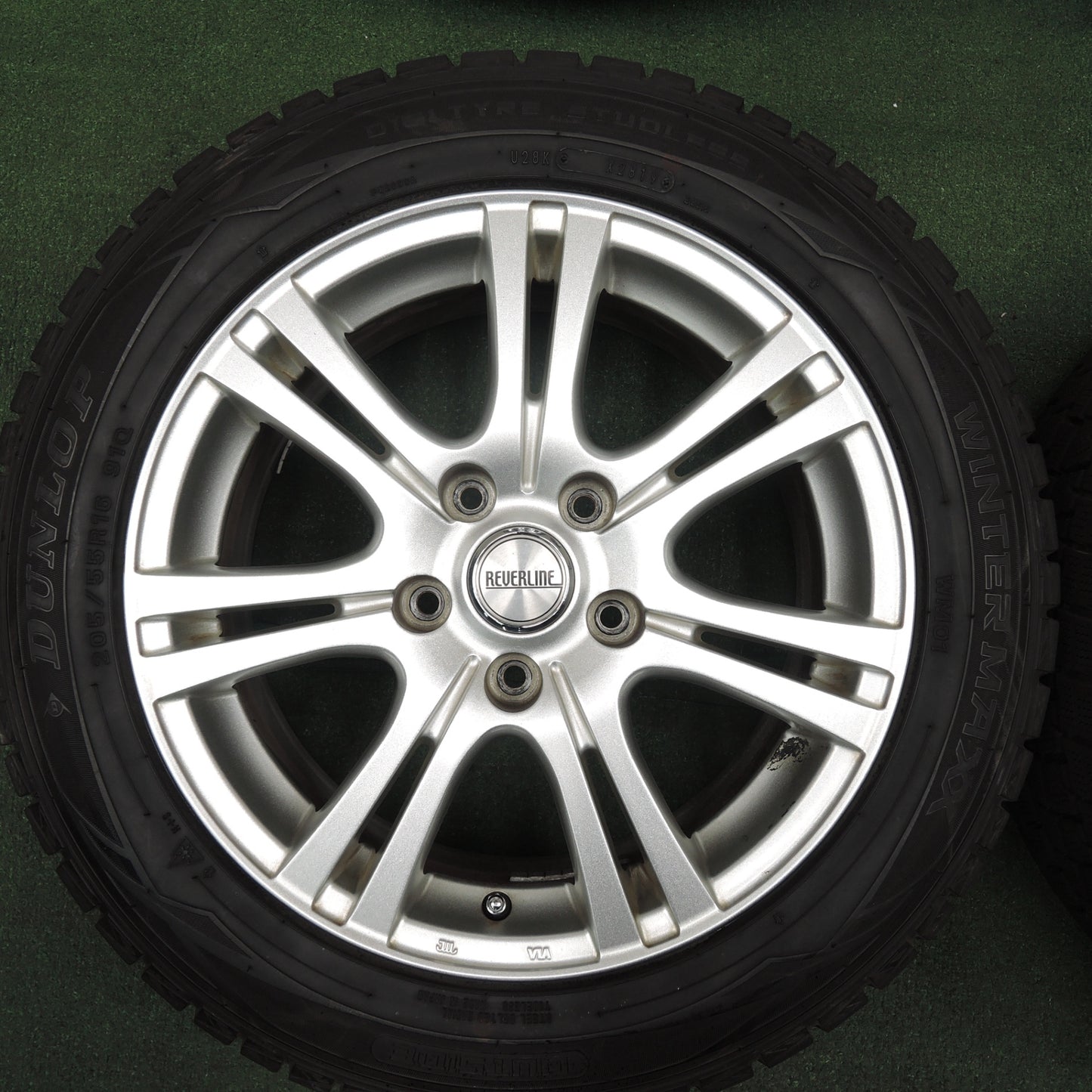 *送料無料* バリ溝！キレイ！9.5分★スタッドレス 205/55R16 ダンロップ ウインターマックス WM01 REVERLINE リバーライン PCD114.3/5H★4031401TNス