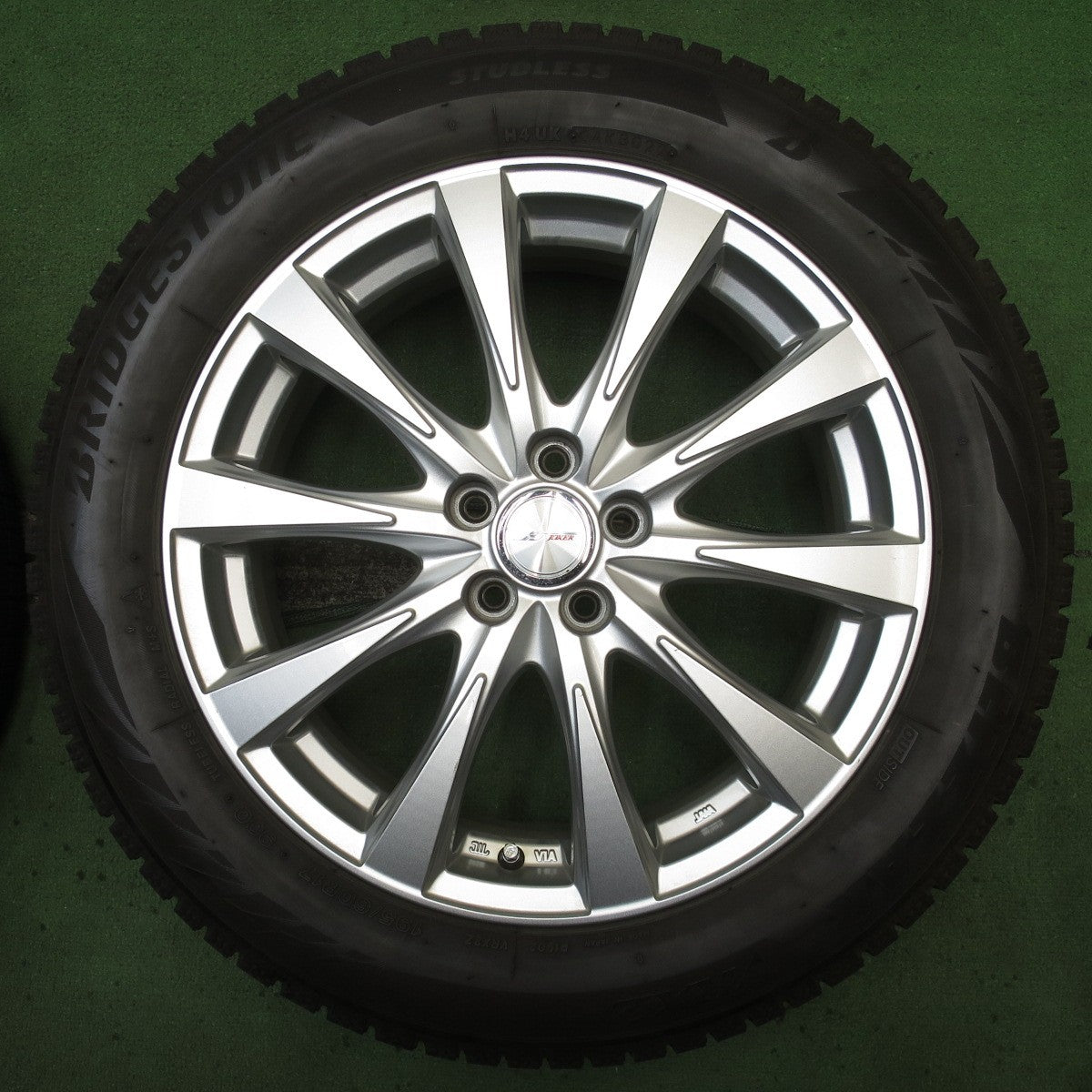 バリ溝！22年！キレイ！9分◎ライズ ロッキー 等 195/60R17 スタッドレス ブリヂストン ブリザック VRX2 JOKER ジョーカー 17インチ PCD100/5H◎6082601NJス