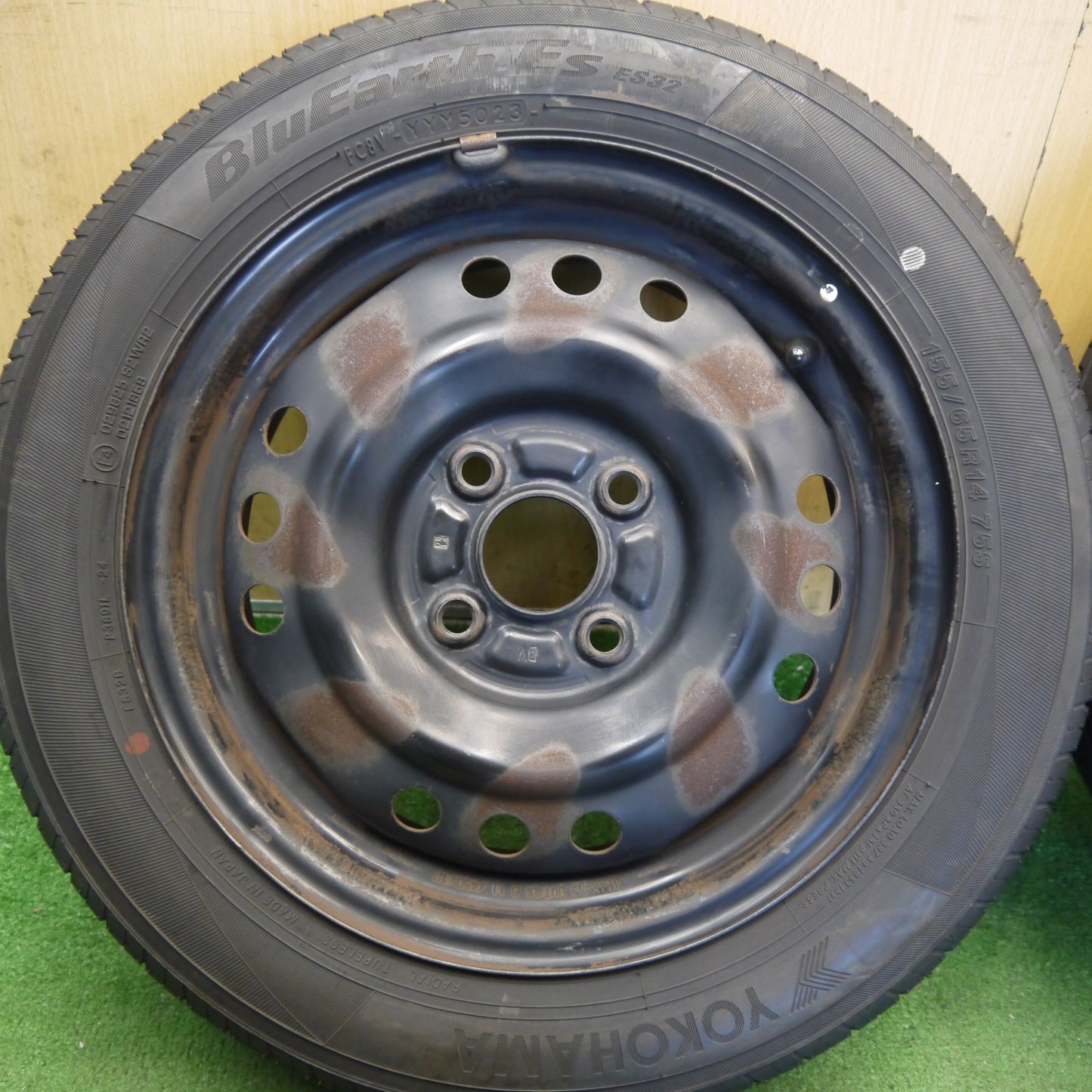 4本価格！23年◎155/65R14 ヨコハマ BluEarth-ES ES32 スチール ホイール ブルーアース 14インチ PCD100/4H◎6082107Hノ