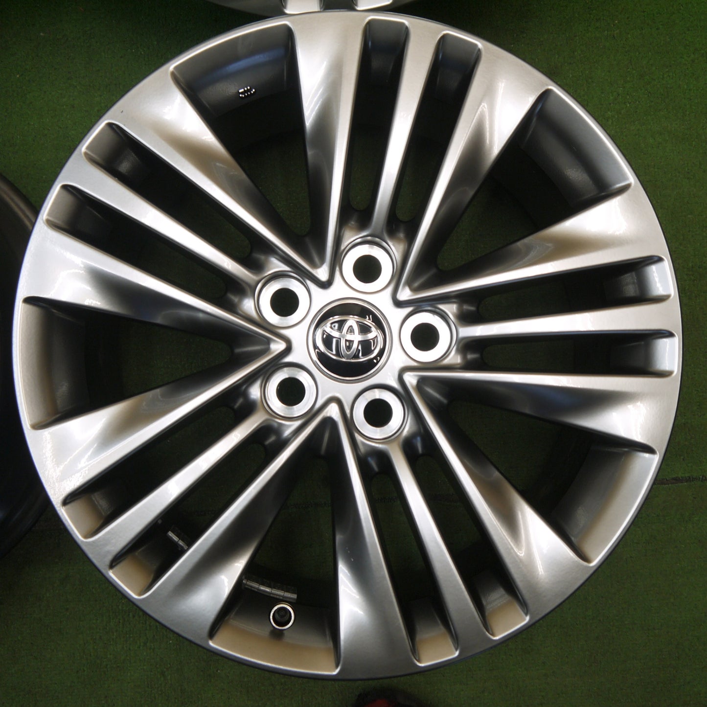 新車外し★トヨタ 40系 アルファード Zグレード 純正 ホイール 18インチ 18×7J PCD120/5H★6070104KKホ