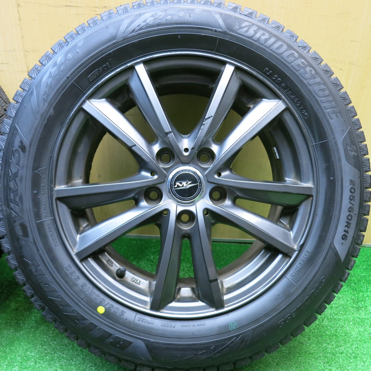 ほぼ未使用！24年★スタッドレス 205/60R16 ブリヂストン ブリザック VRX3 NIRVANA NV ニルバーナ ニルヴァーナ 16インチ PCD114.3/5H★5110903HAス