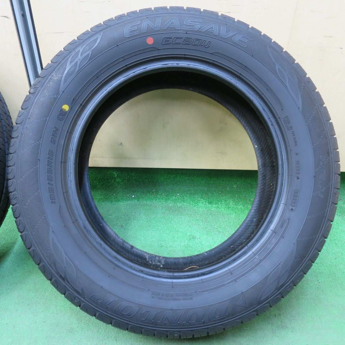 [送料無料] バリ溝！22年！9.5分★195/65R15 ダンロップ エナセーブ EC204 タイヤ 15インチ ヴォクシー ノア ステップワゴン セレナ 等★5011006イノタ