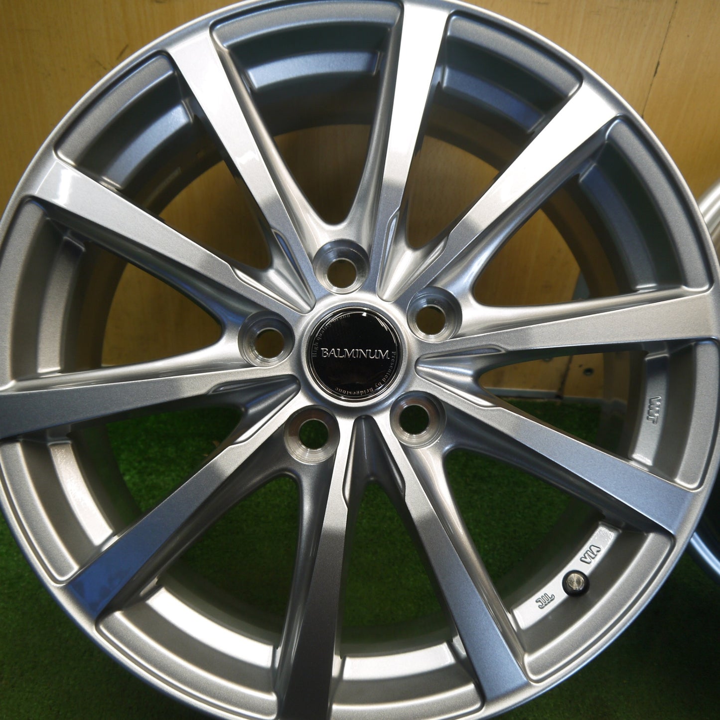 未使用★BALMINUM LS10 バルミナ 17インチ ホイール 17×6.5J PCD114.3/5H★6051910Hホ