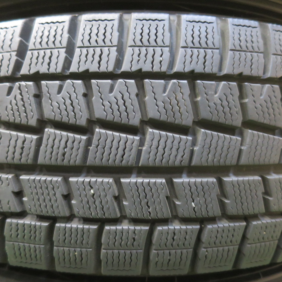 バリ溝！キレイ！9.5分★スタッドレス 195/65R15 ダンロップ ウインターマックス WM01 VIOLENTO ヴィオレント 15インチ PCD114.3/5H★6051305イス