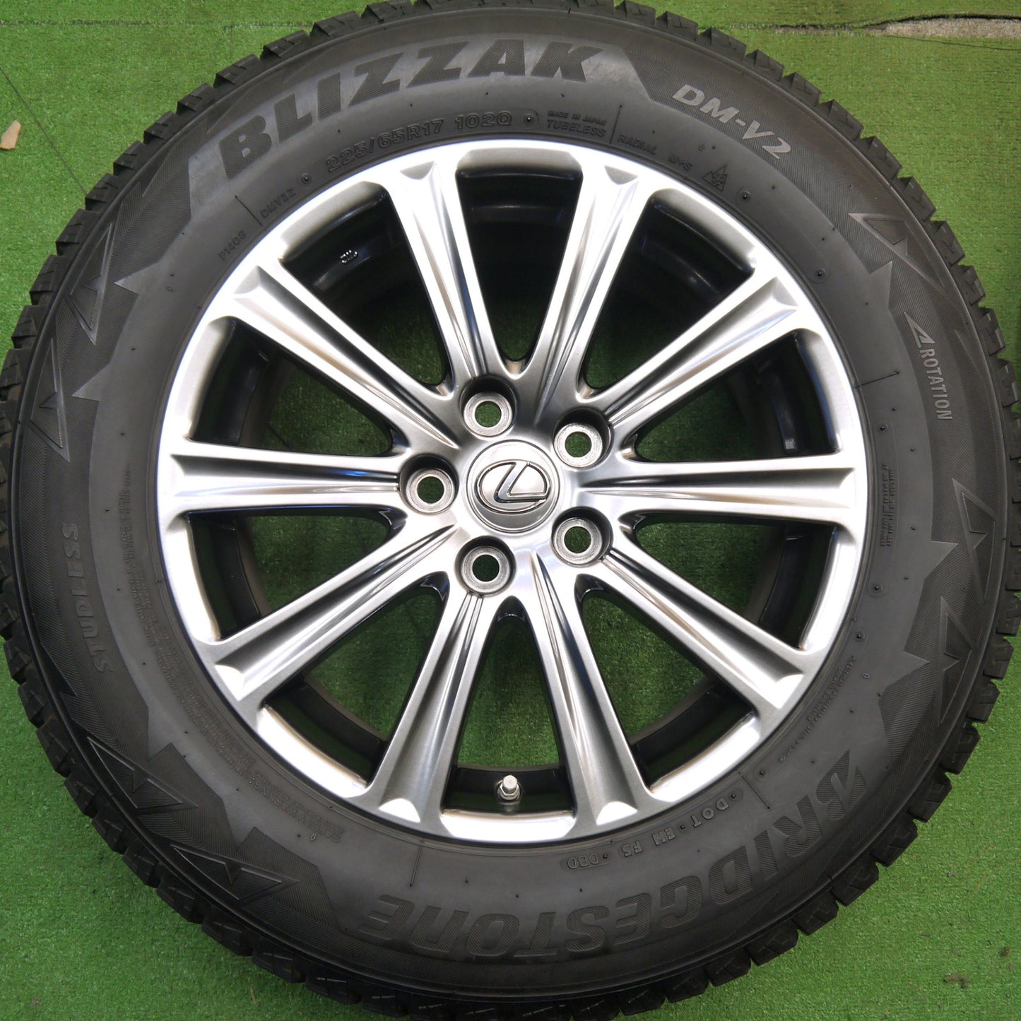 センサー付！キレイ★レクサス NX 純正 225/65R17 スタッドレス ブリヂストン ブリザック DM-V2 17インチ PCD114.3/5H★5042110Hス