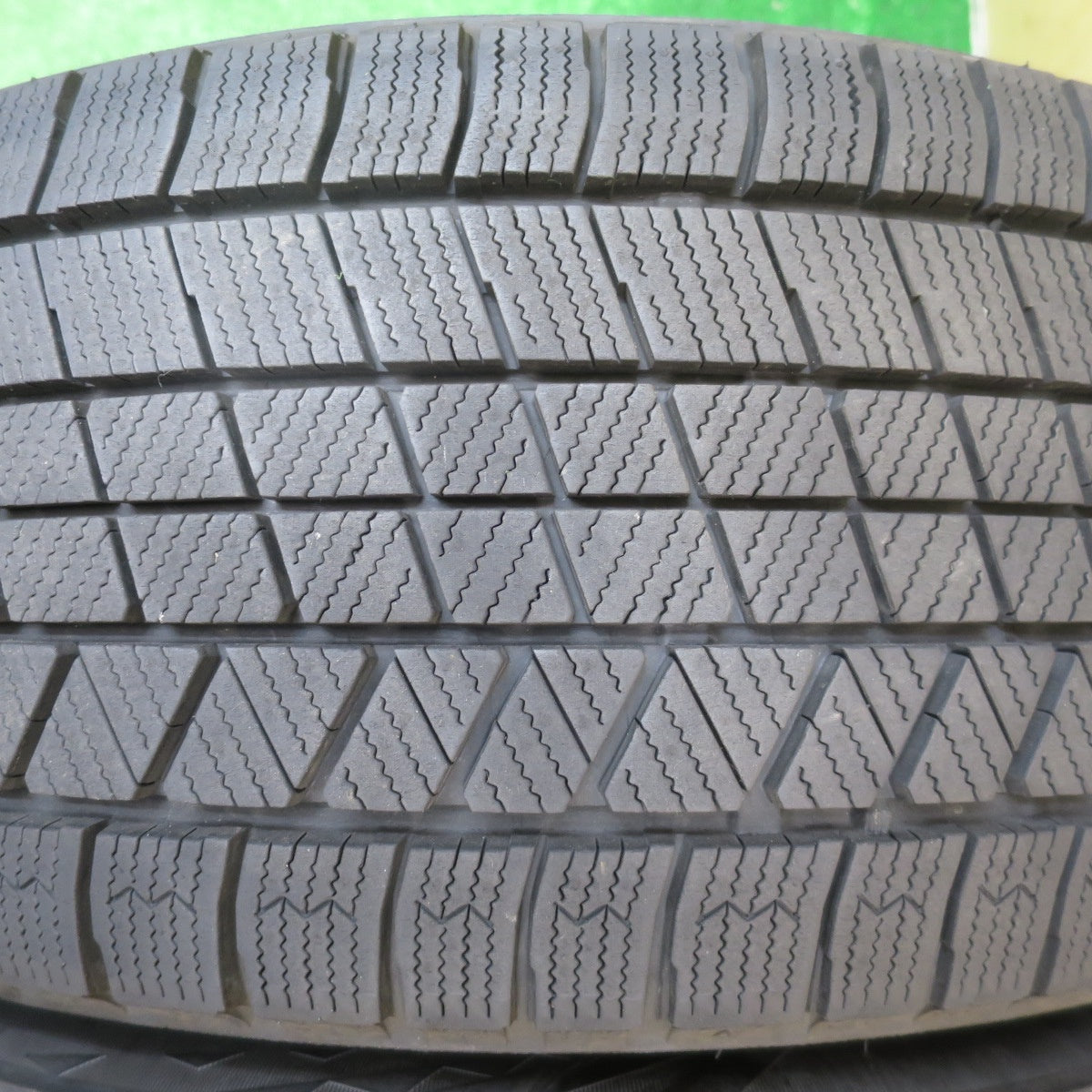 センサー付！バリ溝！23年！キレイ！9.5分★レクサス 等 235/45R18 スタッドレス ブリヂストン ブリザック VRX3 Delmore デルモア 18インチ PCD114.3/5H★5111314NJス