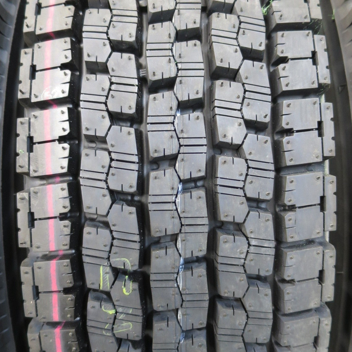 未使用！24年★トラック タイヤ 225/80R17.5 123/122L スタッドレス ブリヂストン W999 17.5インチ★5012908イスタ