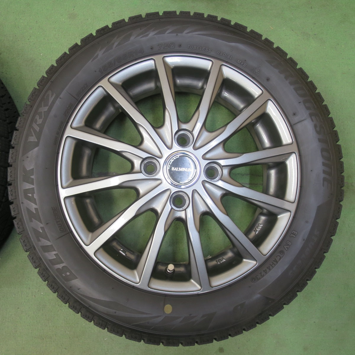 バリ溝！23年！キレイ！8.5分★スタッドレス 155/65R14 ブリヂストン ブリザック VRX2 BALMINUM AR12 バルミナ 14インチ PCD100/4H★6040905イス