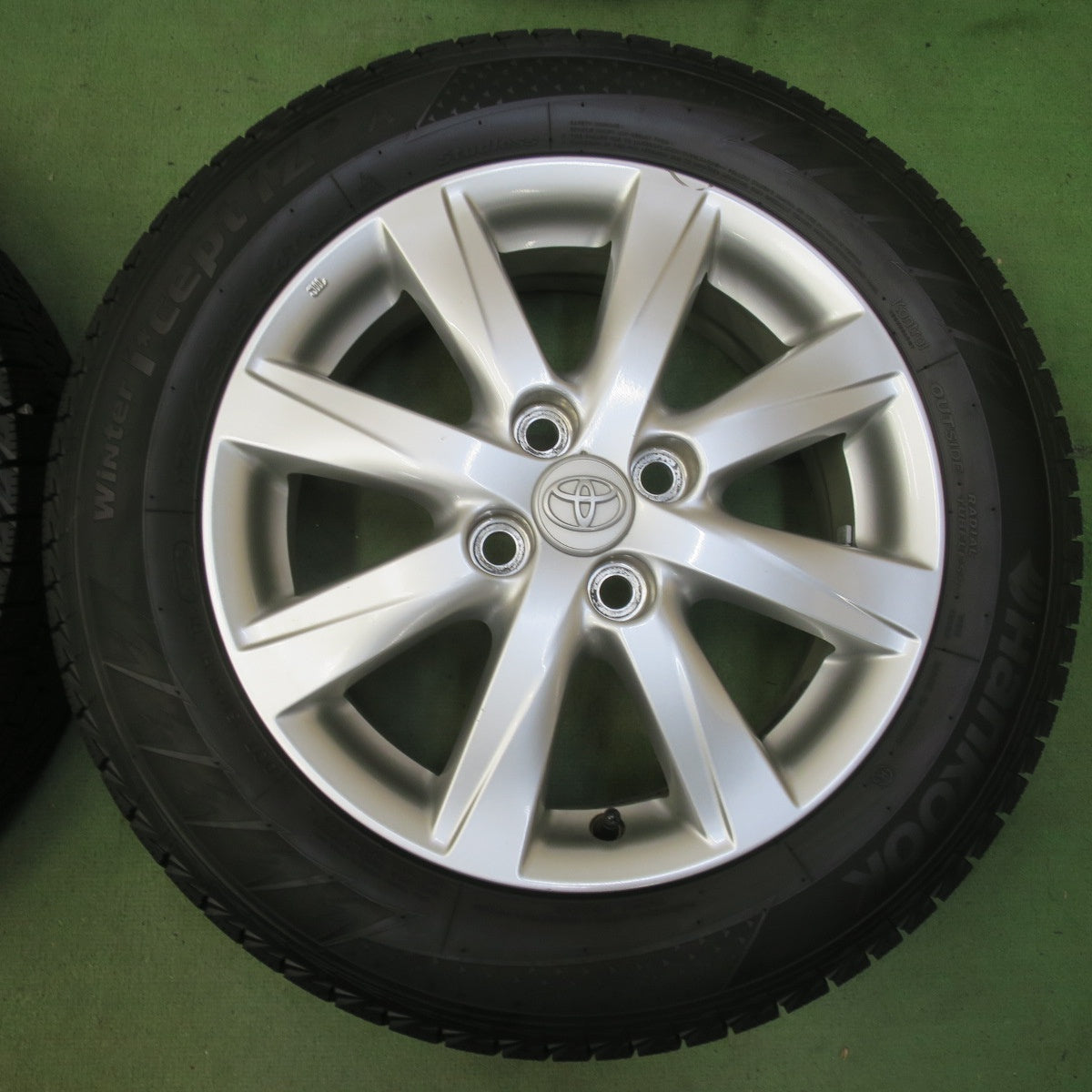ほぼ未使用！25年◎トヨタ アクア 純正 175/65R15 スタッドレス ハンコック ウインター アイセプト IZ2A 15インチ PCD100/4H◎6070106イス