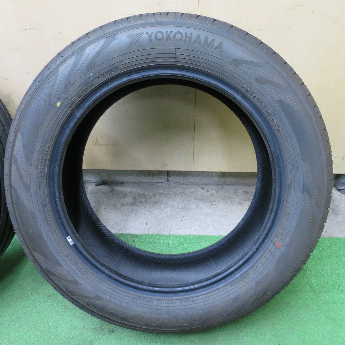 超バリ溝！24年！ほぼ10分★225/60R18 ヨコハマ アドバン V03 タイヤ 18インチ 40系 アルファード ヴェルファイア レクサスNX ハリアー RAV4 等★6022303NGノタ