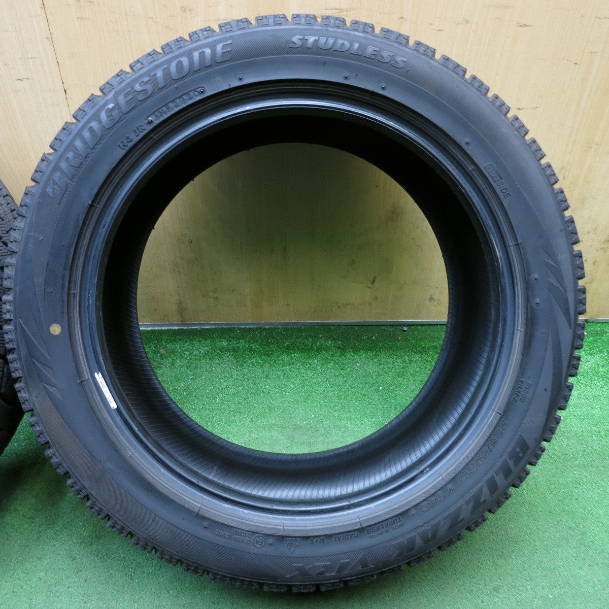 バリ溝！8.5分◎スタッドレス 225/50R17 ブリヂストン ブリザック VRX タイヤ 17インチ アコード オデッセイ スカイライン フーガ 等◎6092101KKスタ