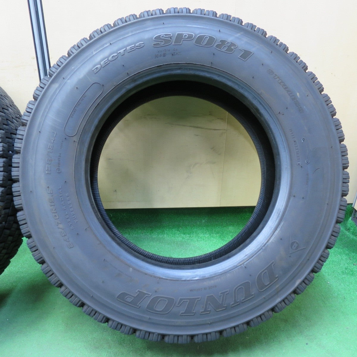 2本価格！23年★トラック タイヤ 245/70R19.5 136/134J スタッドレス ダンロップ デクテス SP081 DECTES 19.5インチ★4102106イスタ