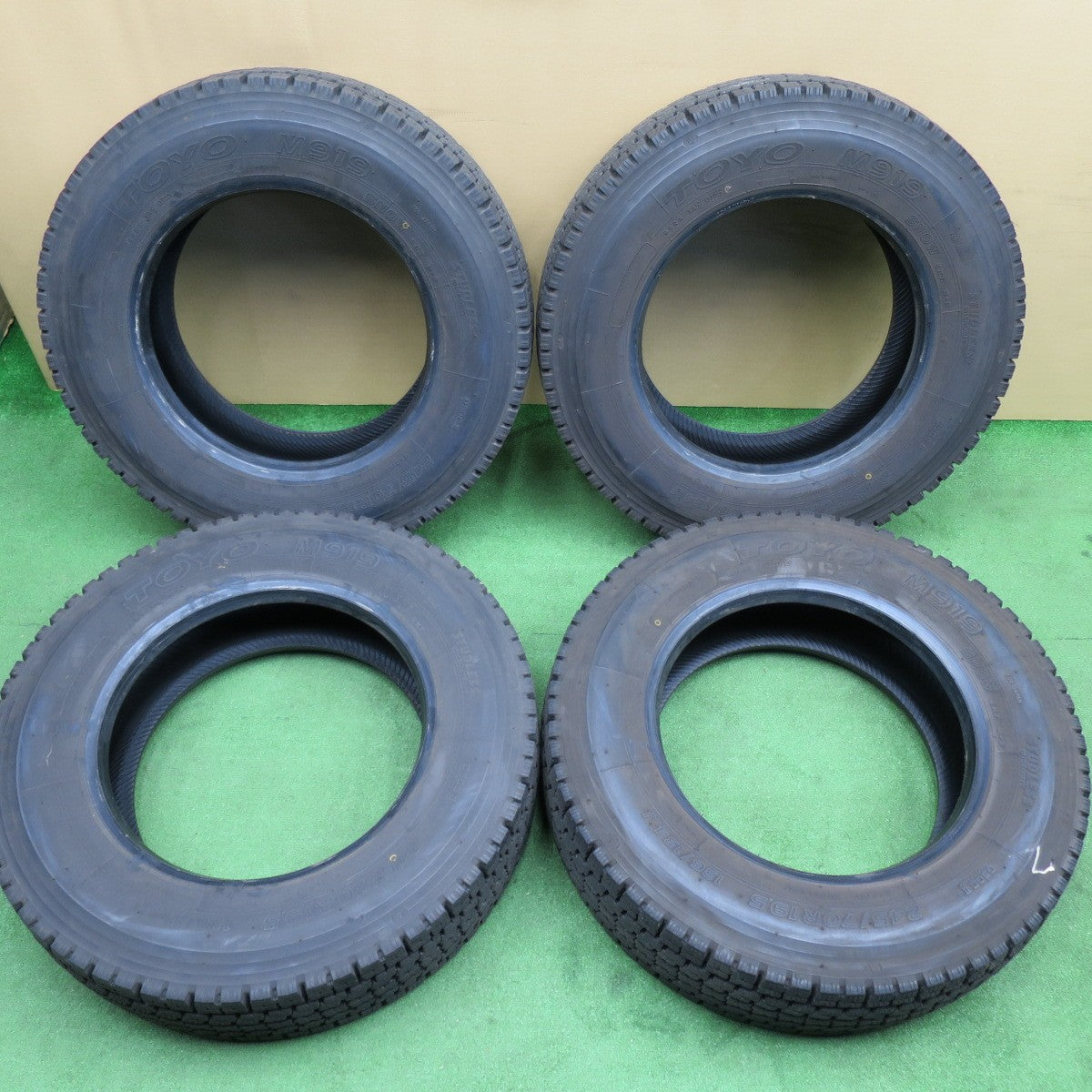 バリ溝！25年！9.5分★トラック バス タイヤ 245/70R19.5 136/134J スタッドレス トーヨー M919 19.5インチ★6032904NKスタ