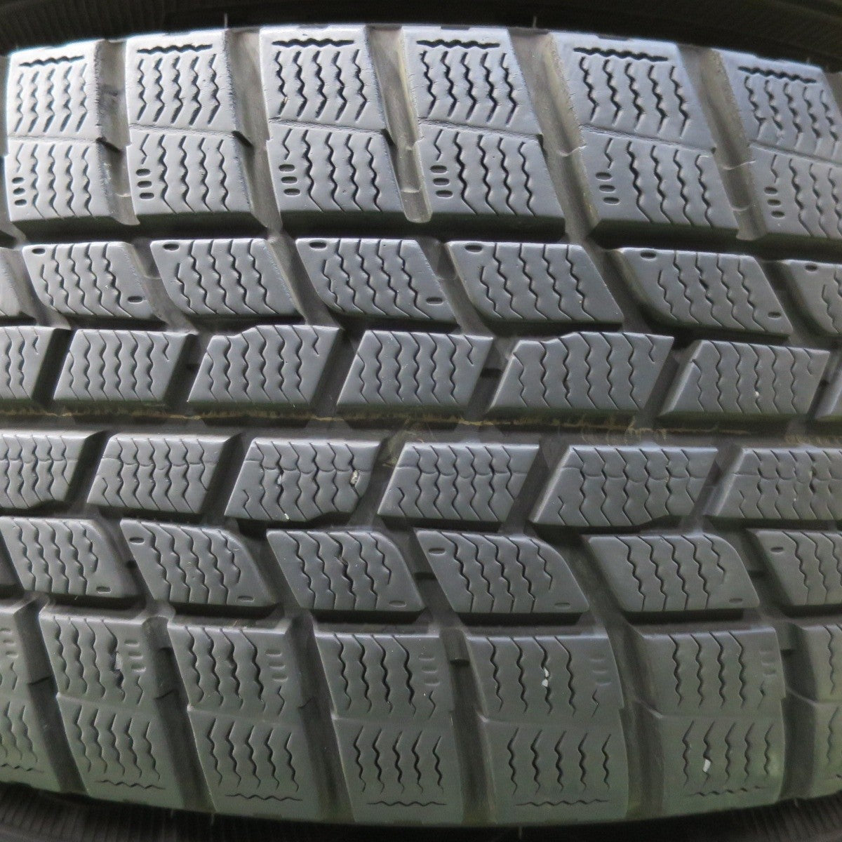 バリ溝！キレイ！8.5分★スタッドレス 215/60R17 グッドイヤー アイスナビ6 ravrion RM01 ラブリオン 17インチ PCD114.3/5H★5012911イス