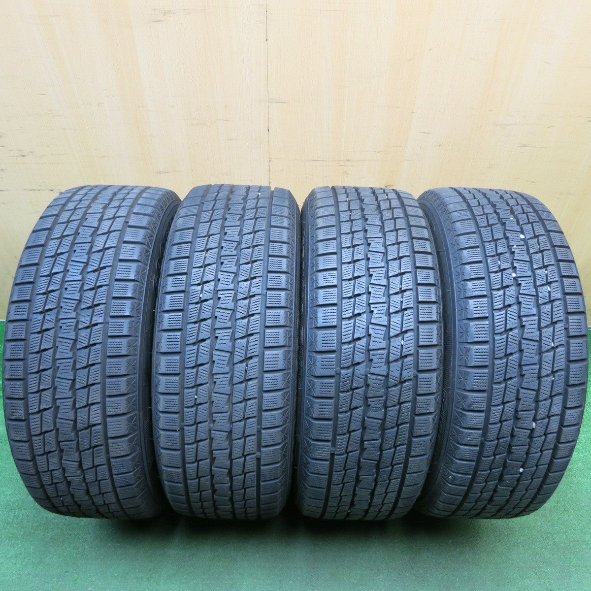 バリ溝！キレイ！9.5分★スタッドレス 235/55R18 グッドイヤー アイスナビ SUV D.O.S. DOS 社外 アルミ 18インチ PCD114.3/5H★6012510HAス