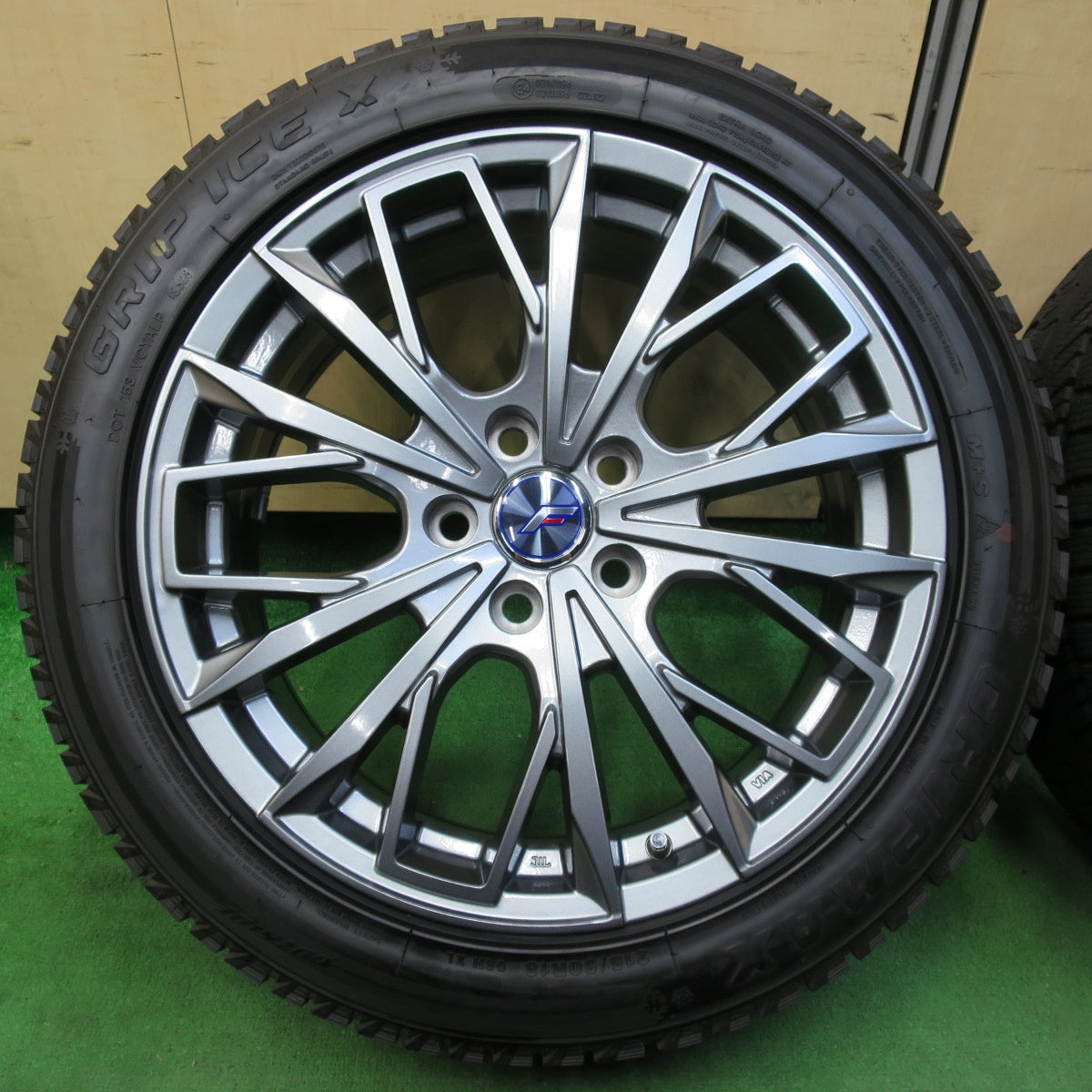 *送料無料* ほぼ未使用！23年★LEHRMEISTER L-F FIRST 215/50R18 スタッドレス グリップマックス GRIP ICE X レアマイスター PCD114.3/5H★4082703イス