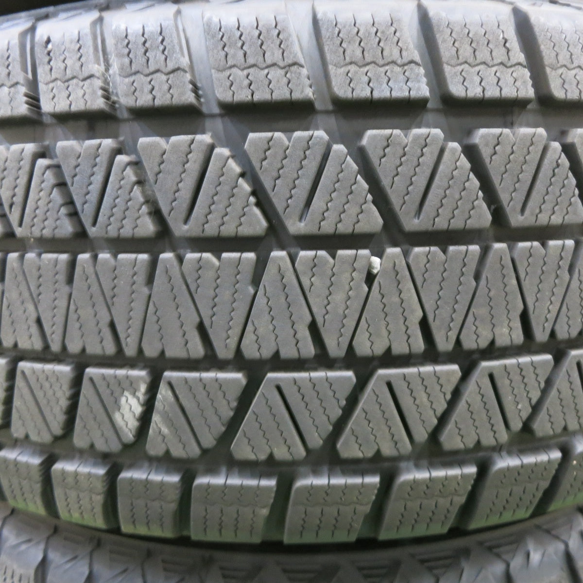 バリ溝！23年！キレイ！9.5分★レクサス LX 純正 285/60R18 スタッドレス ブリヂストン ブリザック DM-V3 18インチ PCD150/5H★6012802ナス
