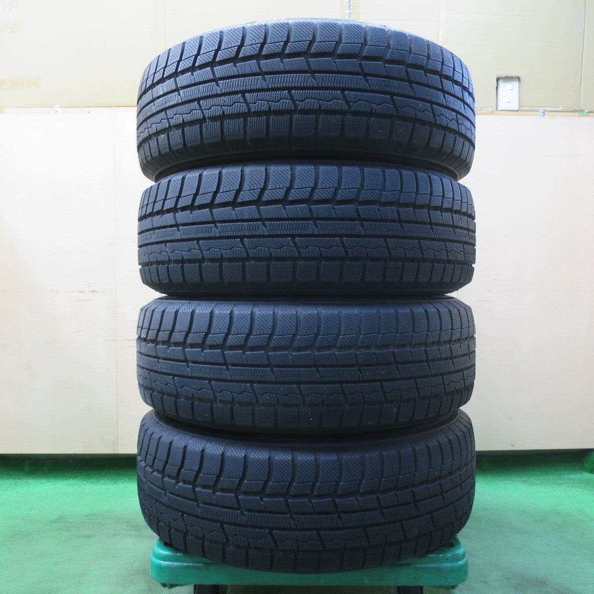 [送料無料] バリ溝！9.5分★スタッドレス 225/65R17 トーヨー ウインター トランパス TX JOKER ジョーカー 17インチ PCD114.3/5H★5031411イス