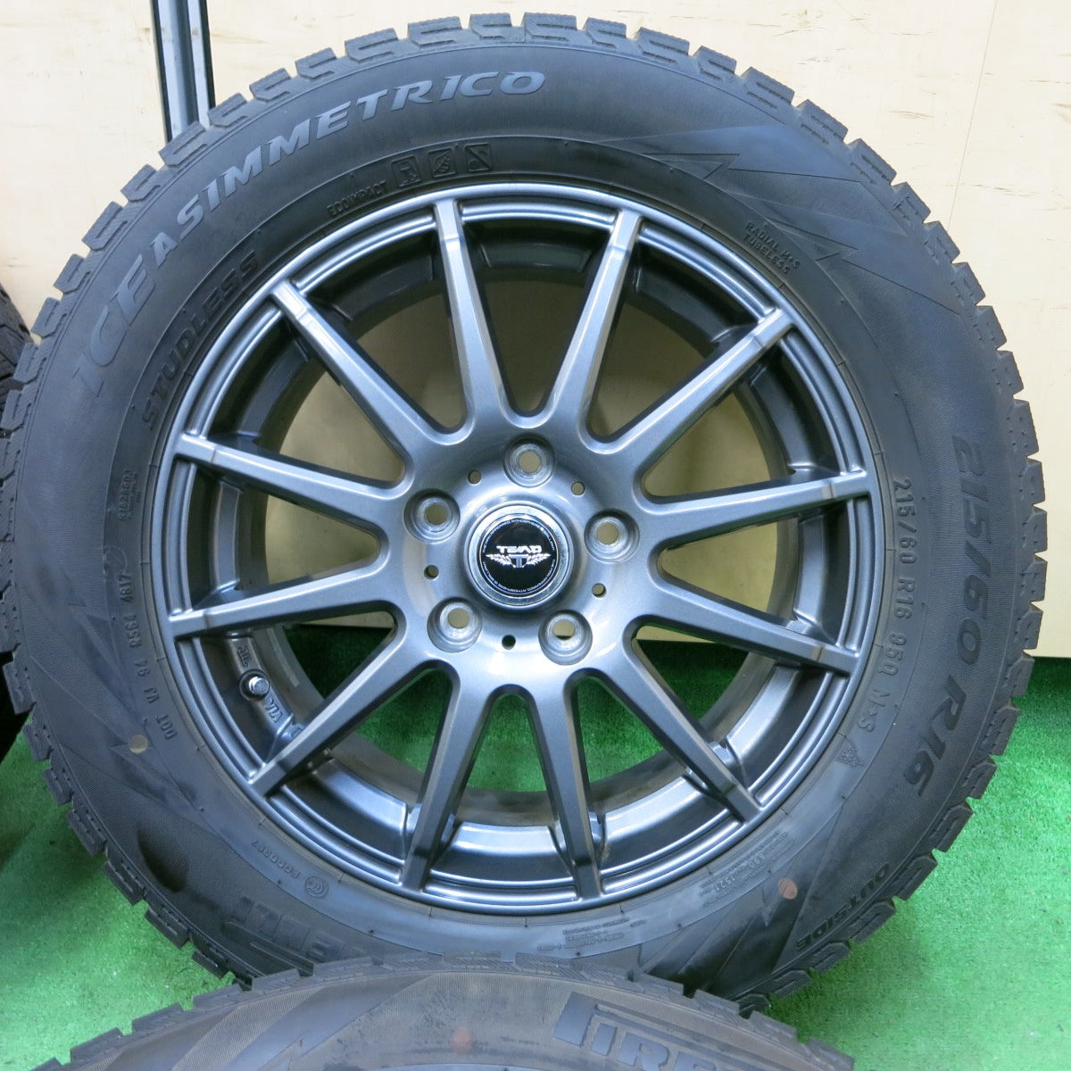 [送料無料] バリ溝！キレイ！8.5分★スタッドレス 215/60R16 ピレリ アイスアシンメトリコ TEAD テッド 16インチ PCD114.3/5H★4092002SYス