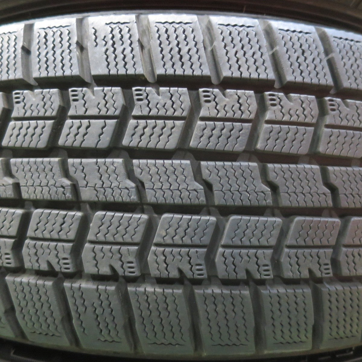 バリ溝！23年！キレイ！9.5分★スタッドレス 215/55R17 グッドイヤー アイスナビ7 ravrion RS01 ラブリオン 17インチ PCD114.3/5H★5012810イス