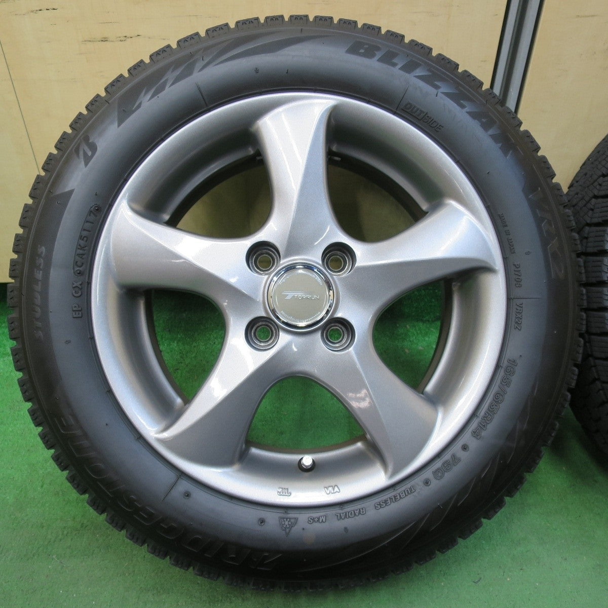 キレイ★スタッドレス 165/65R14 ブリヂストン ブリザック VRX2 TOPRUN トップラン 14インチ PCD100/4H★5012408イス