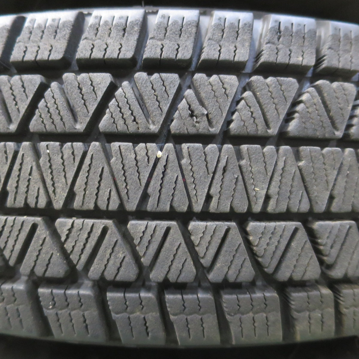 バリ溝！24年！キレイ！9分★スタッドレス 175/80R16 ブリヂストン ブリザック DM-V3 KAZERA H301 カゼラ 16インチ PCD139.7/5H★6060906イス