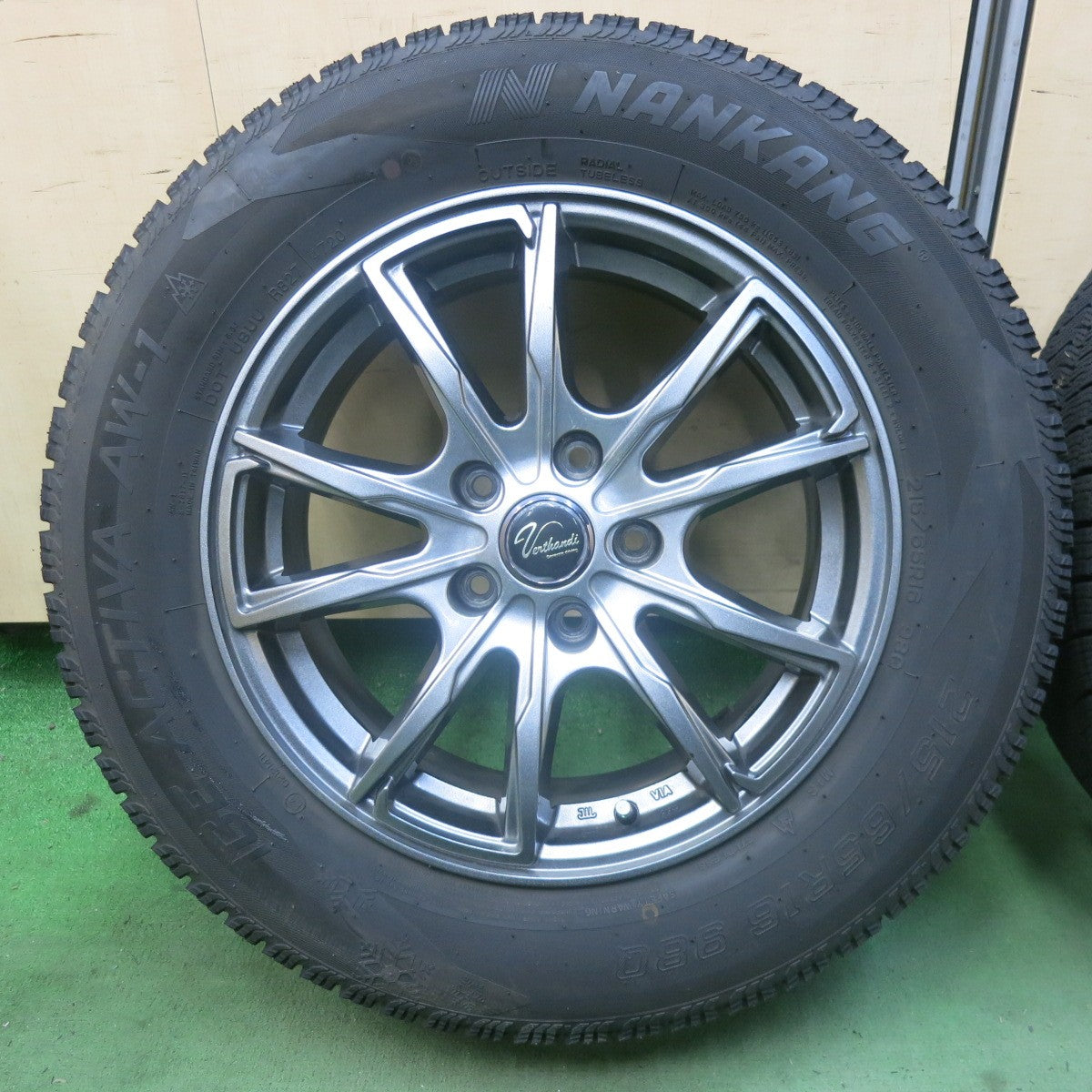 バリ溝！キレイ！9分★スタッドレス 215/65R16 ナンカン アイスアクティバ AW-1 Verthandi ヴェルザンディ ヴェルサンディ 16インチ PCD114.3/5H★6022404SKス