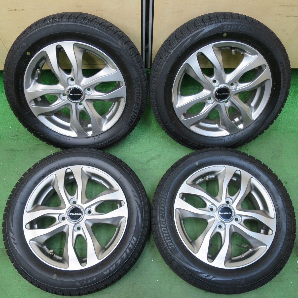 バリ溝！キレイ！8.5分★スタッドレス 155/65R14 ブリヂストン ブリザック VRX BALMINUM バルミナ 14インチ PCD100/4H★5021105イス