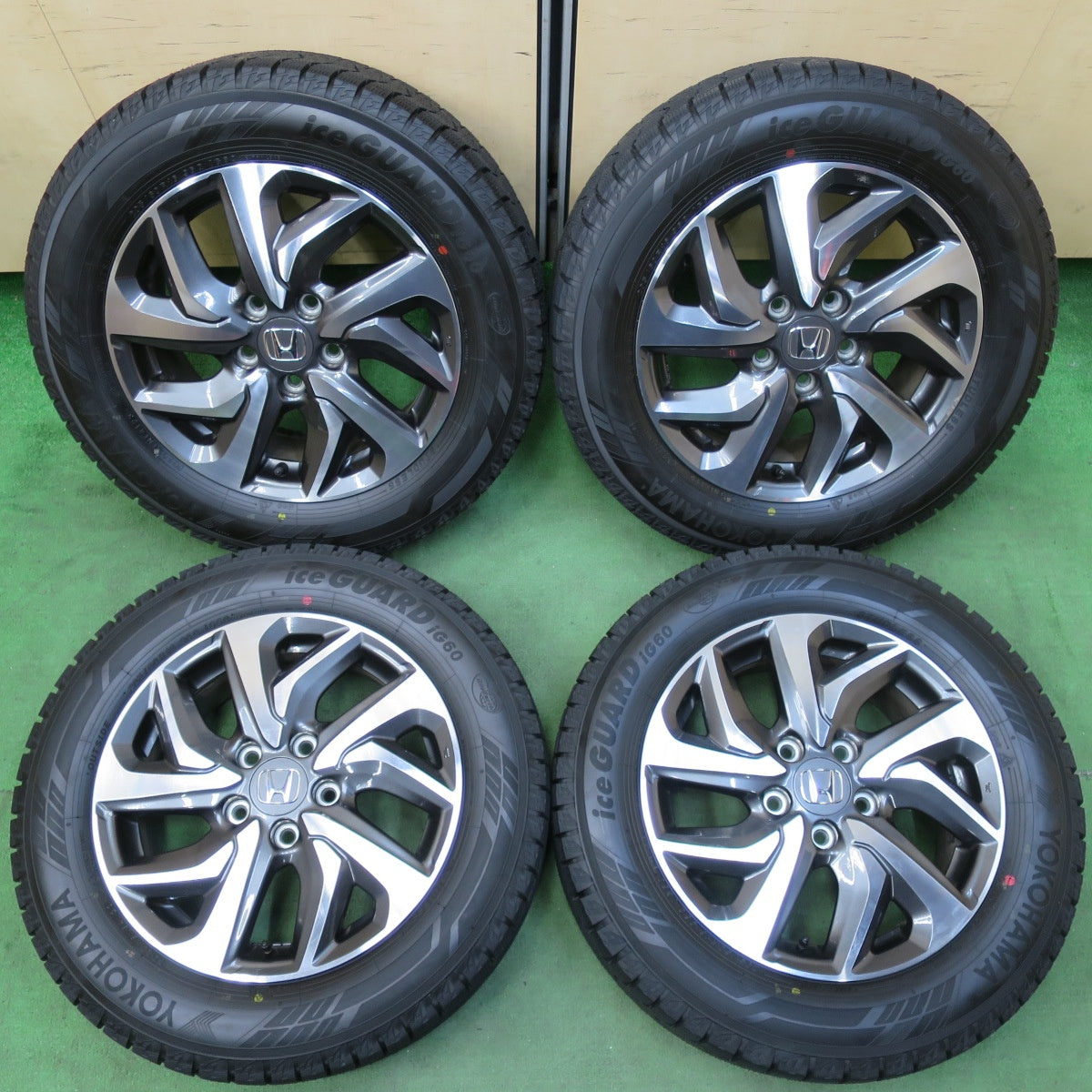 [送料無料] タイヤほぼ未使用！23年！キレイ★ホンダ ステップワゴン スパーダ 純正 205/60R16 スタッドレス ヨコハマ アイスガード iG60 16インチ PCD114.3/5H★5012508イス