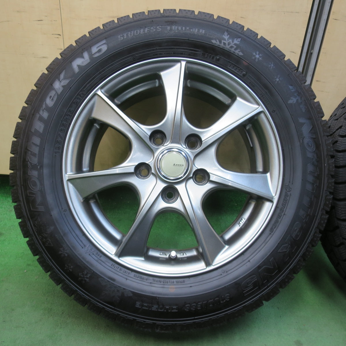 バリ溝！22年！キレイ！9分★スタッドレス 195/65R15 オートバックス ノーストレック N5 LEBEN レーベン 15インチ PCD114.3/5H★6020508イス