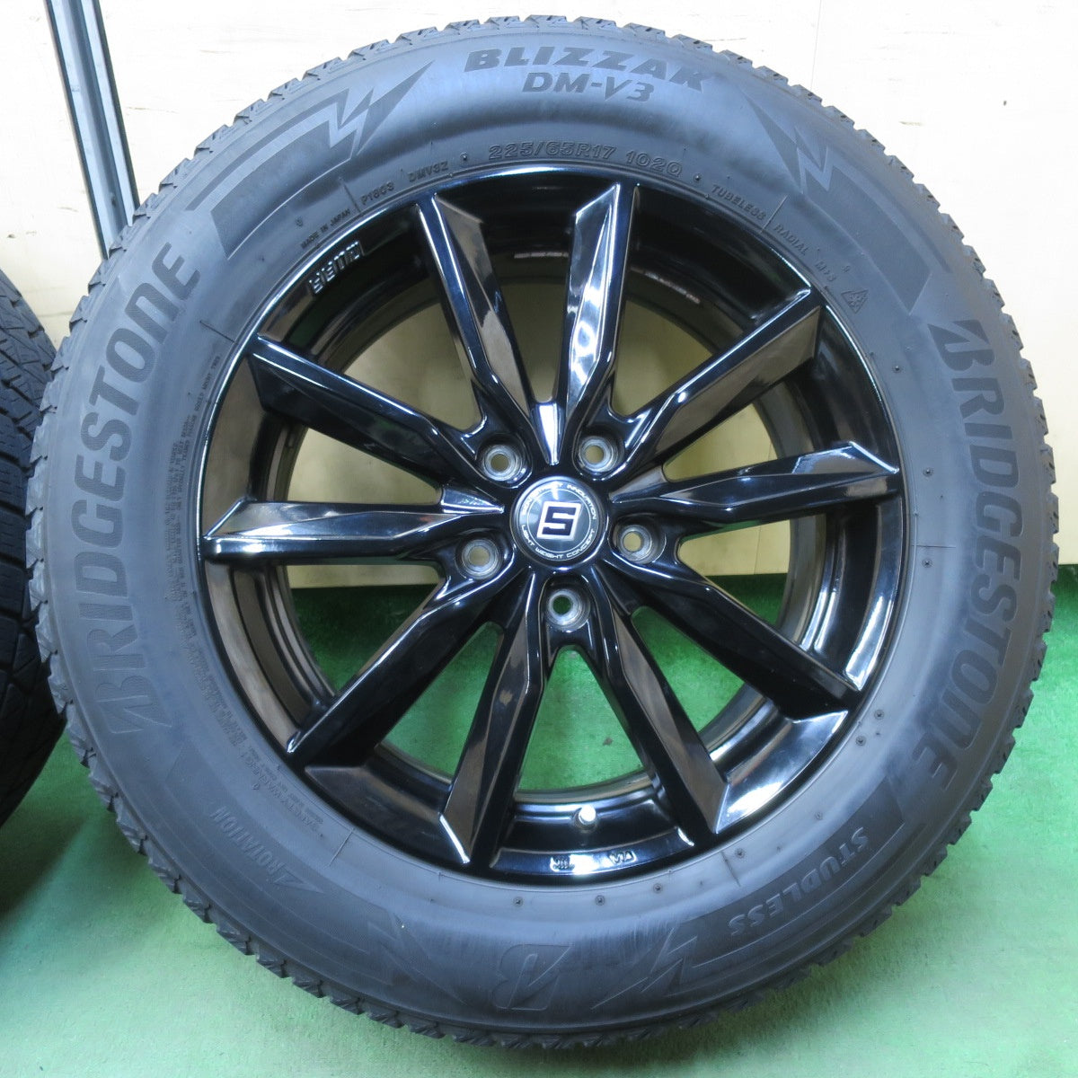 4本価格★スタッドレス 225/65R17 ブリヂストン ブリザック DM-V3 SEIN ザイン 17インチ PCD114.3/5H★5112203イス