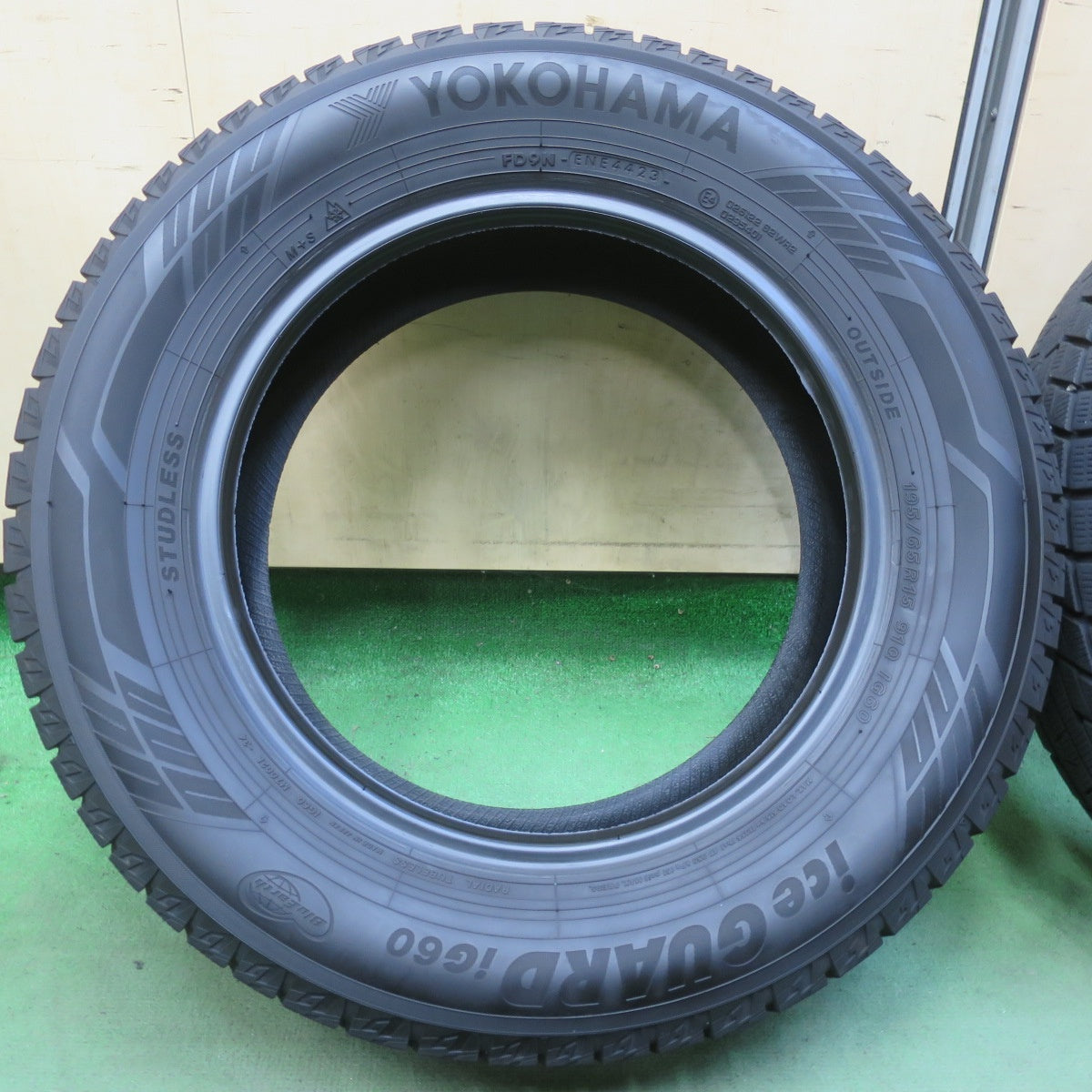 バリ溝！23年！9分★スタッドレス 195/65R15 ヨコハマ アイスガード iG60 タイヤ 15インチ プリウス ノア ヴォクシー ステップワゴン 等★6070204イスタ