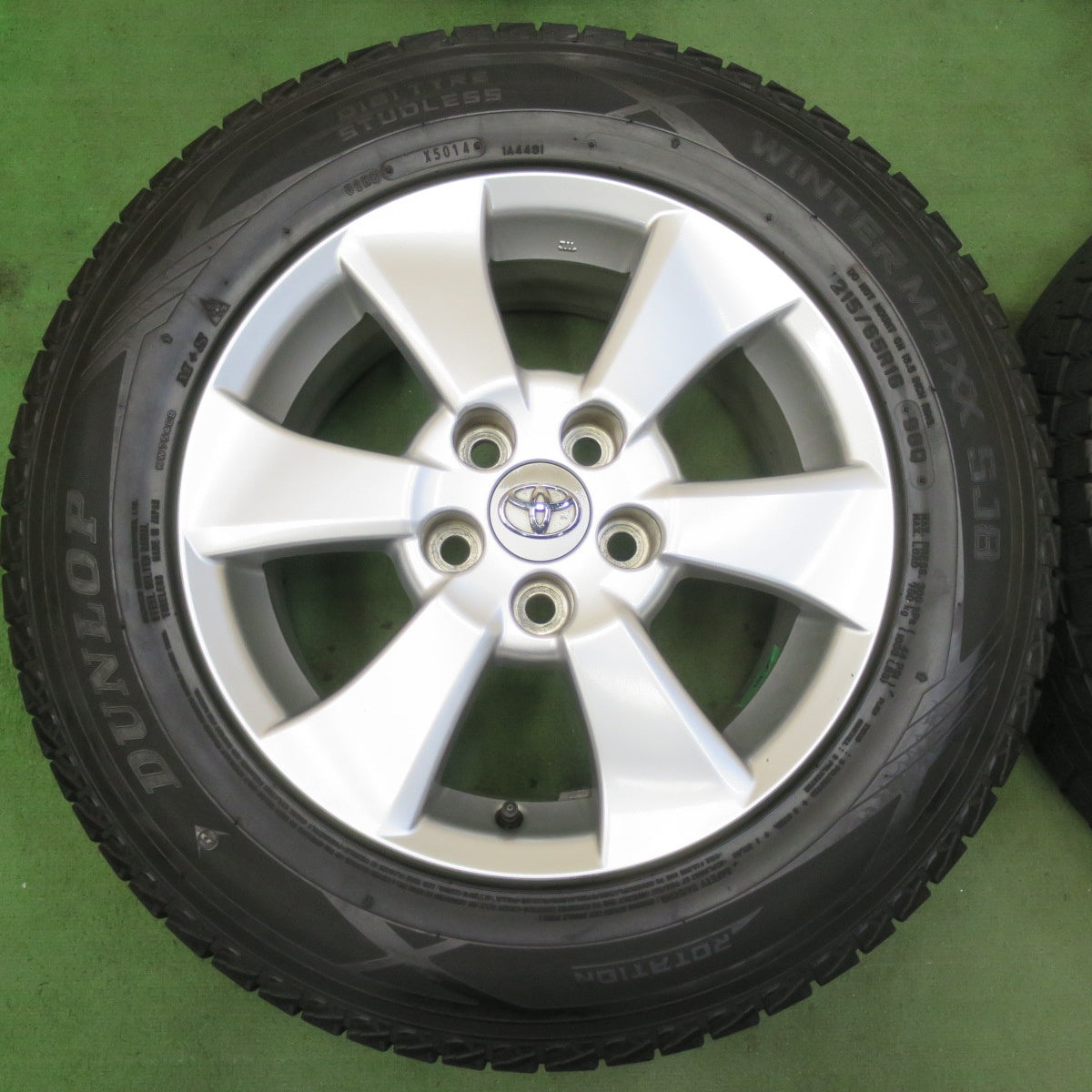 キレイ★トヨタ 20系 ヴェルファイア アルファード 純正 215/65R16 スタッドレス ダンロップ ウインターマックス SJ8 16インチ PCD114.3/5H★5101502イス