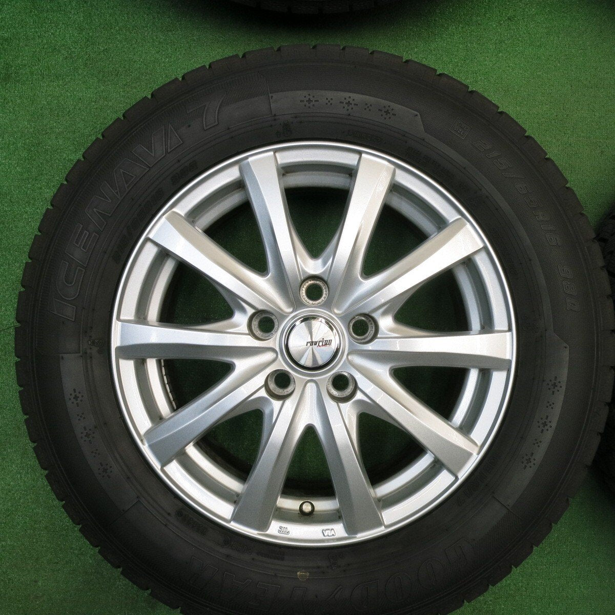 バリ溝！22年！キレイ！9分★スタッドレス 215/65R16 グッドイヤー アイスナビ7 ravrion RS01 ラブリオン 16インチ PCD114.3/5H★5031606TNス