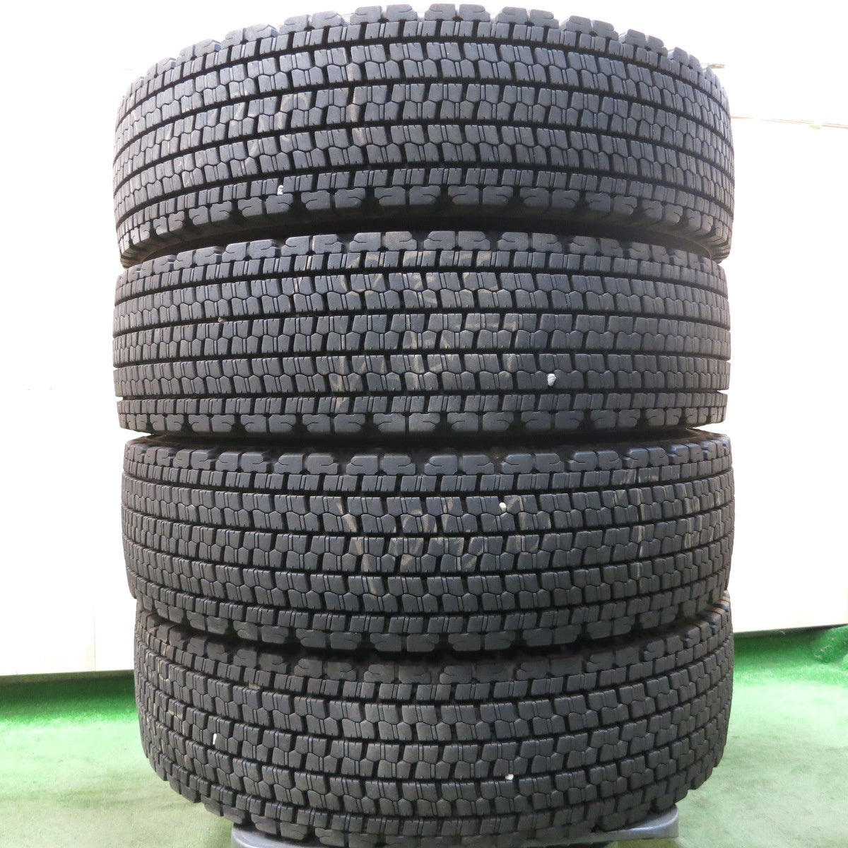 バリ溝！23年！8.5分★トラック タイヤ 225/80R17.5 123/122L スタッドレス ブリヂストン W900 17.5インチ★5111701ナスタ