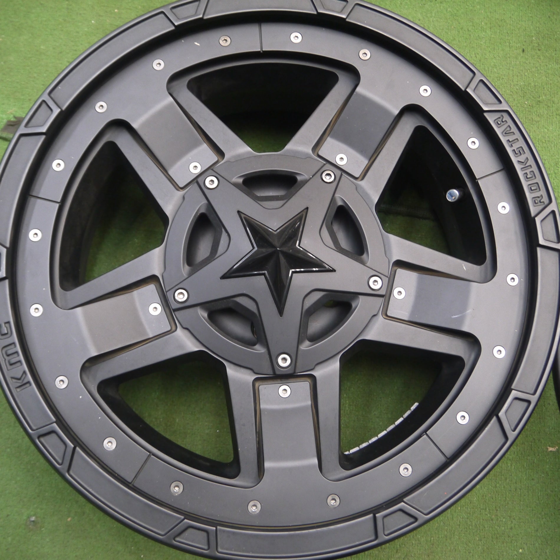 送料無料* キレイ☆KMC ROCK STAR XD827 ホイール 20インチ 20×9.0J