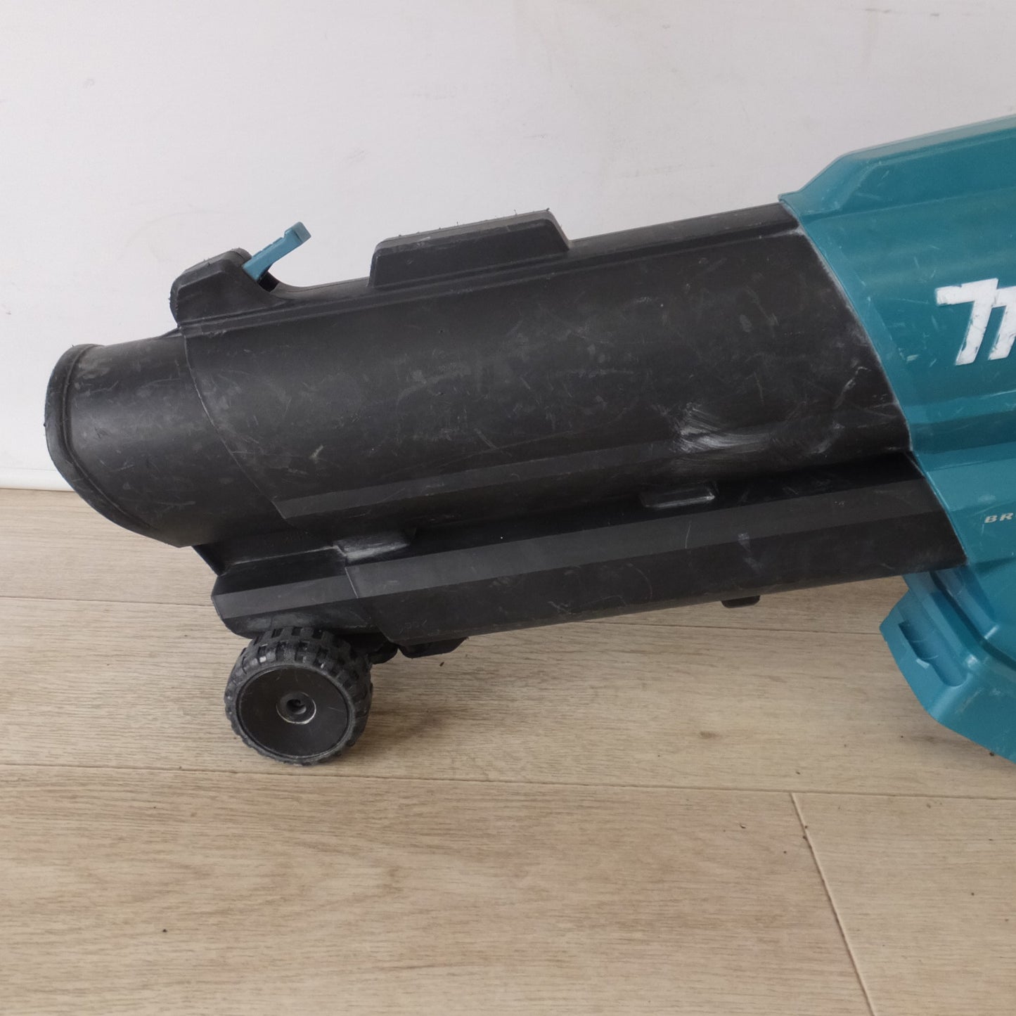 [送料無料] ★マキタ makita 充電式ブロワ集じん機 MUB187D 18V 本体のみ ダストバッグなし★