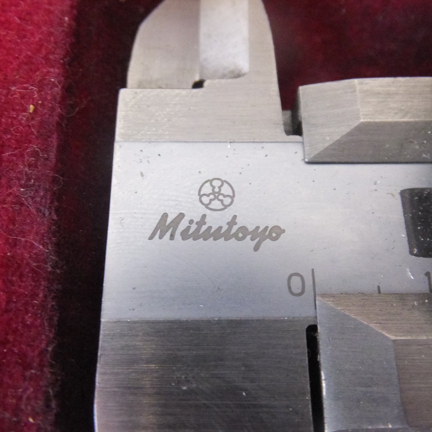 ★ミツトヨ Mitutoyo ダイヤルノギス 200mm 505-631 0.05mm★ [送料無料]