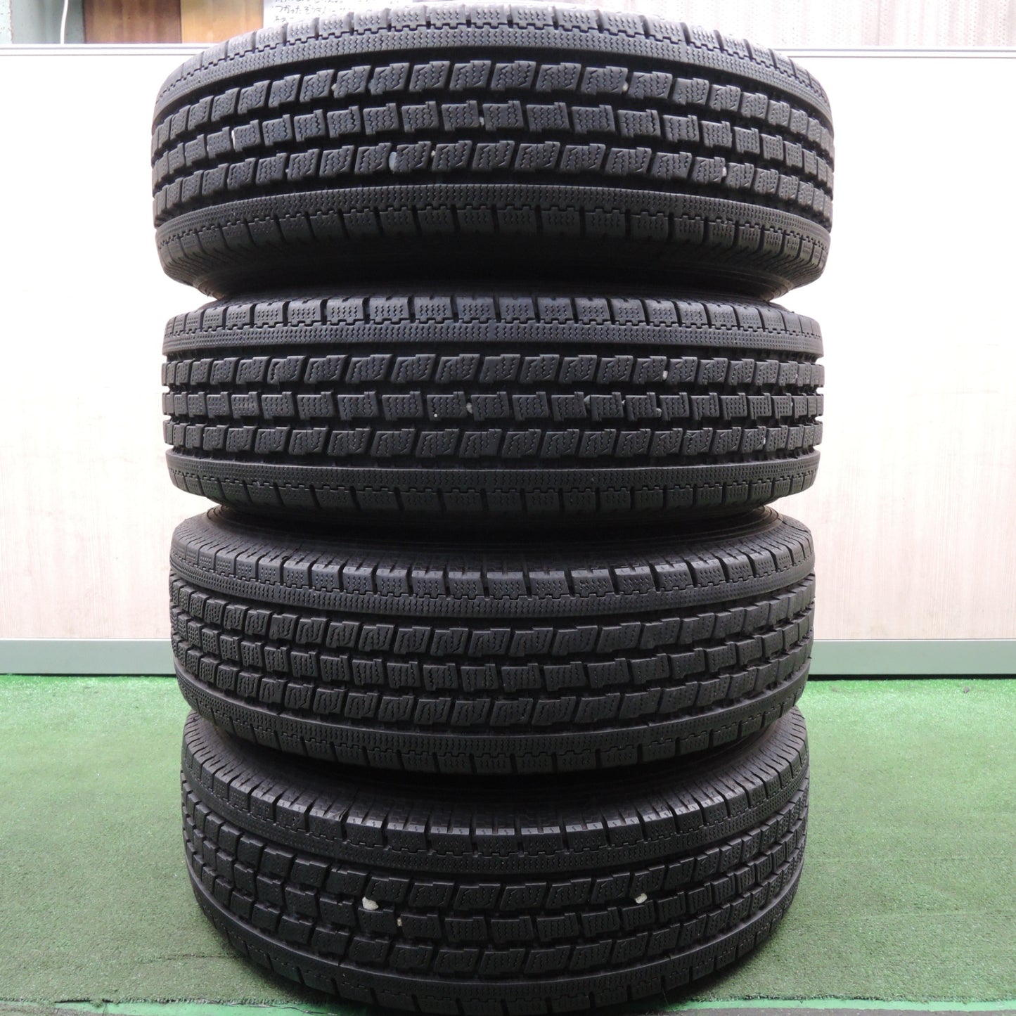 *送料無料* バリ溝！20年！9.5分★トヨタ 200系 ハイエース 純正 スチール 195/80R15 トーヨー デルベックス 934 15インチ PCD139.7/6H★4031601HAス