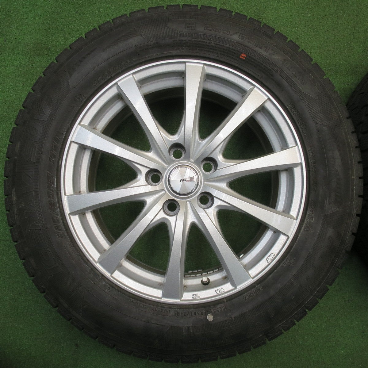 バリ溝！24年！キレイ！9.5分以上★スタッドレス 225/65R17 グッドイヤー アイスナビ SUV ravrion RS01 ラブリオン 17インチ PCD114.3/5H★6021007NJス