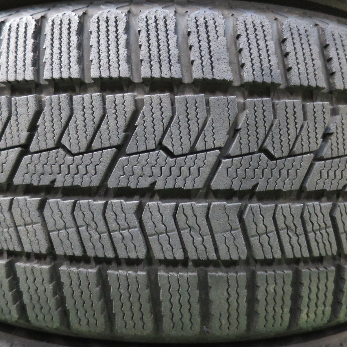 バリ溝 スタッドレス 215/45R17 TOYO GARIT （A0262） - メルカリ