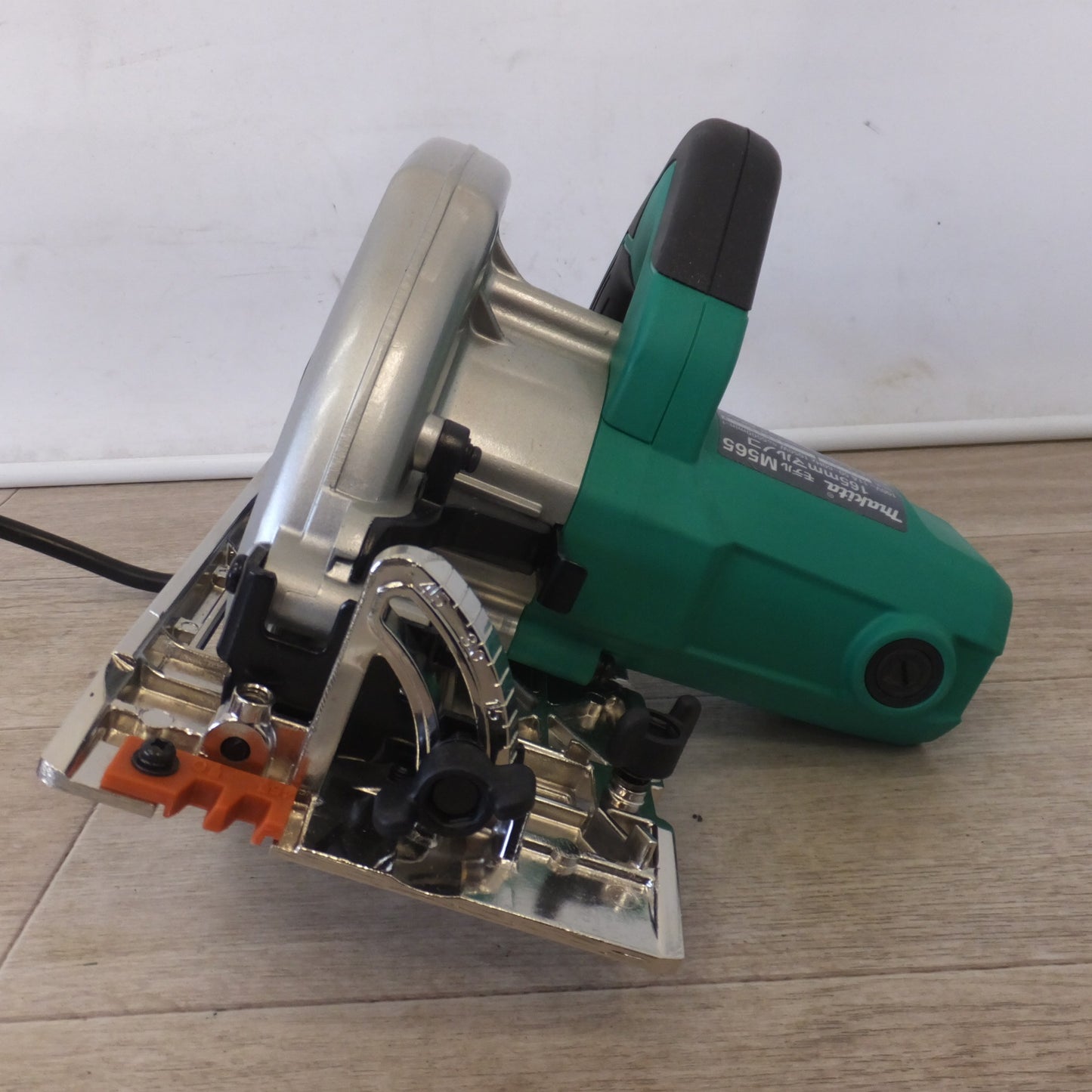 [送料無料] キレイ★マキタ makita 165mm マルノコ M565　155～165mm　100V～ 11A 50-60Hz 1050W　木工用 超硬丸ノコ★